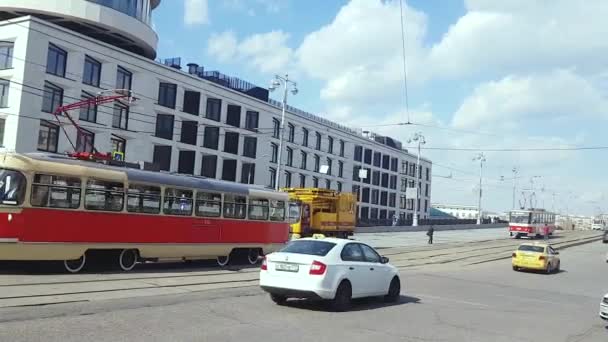 Klasik tramvay geçidi. — Stok video