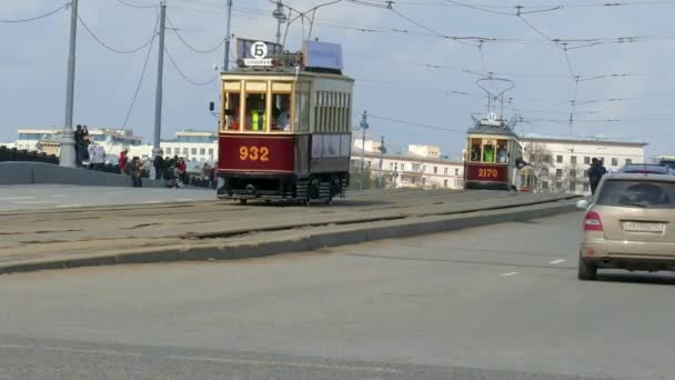 Desfile de tranvías vintage — Vídeo de stock