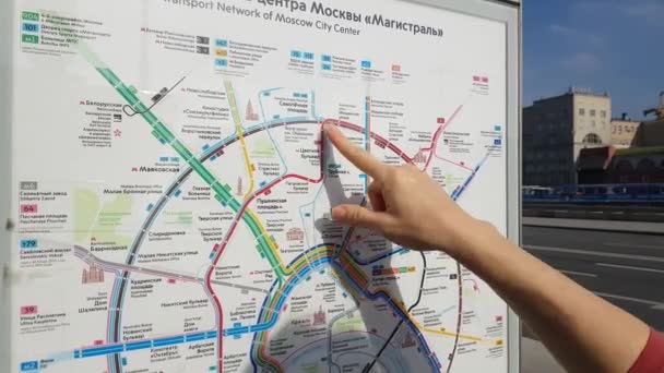 People are exploring an information stand with a city map — Stock Video