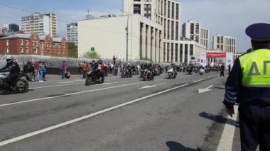 Geleneksel motosiklet parad Moskova'da.