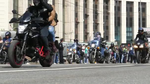 Tradycyjne parad motocykle otwarciem sezonu. — Wideo stockowe