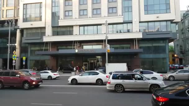 Intercontinental hotel on Tverskaya street in Moscow — Stock Video