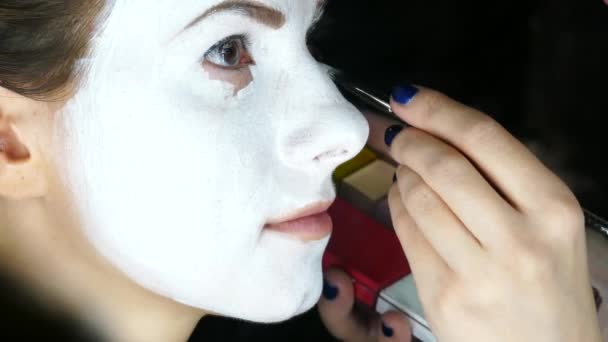 Jolie femme dans le maquillage de style horreur — Video