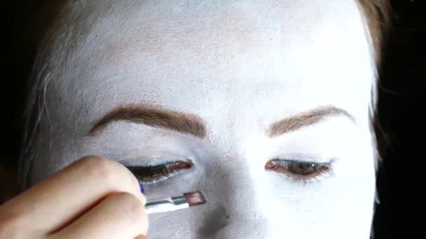 Mulher bonita em maquiagem estilo horror — Vídeo de Stock