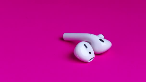 Apple Bluetooth Airpods — стоковое видео