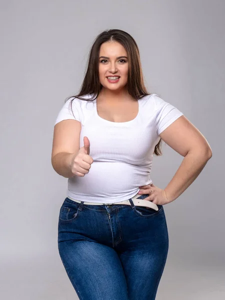 Plus Size Model with long hair posing in studio. — Stock Photo, Image