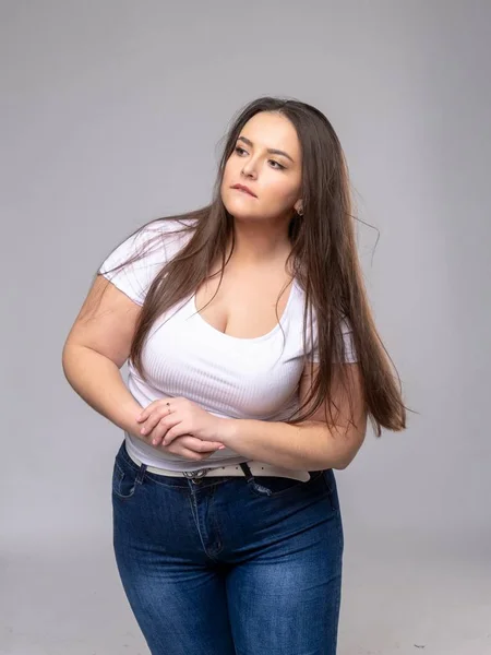 Plus Size Model Something looking, peeking out because of an obs — Stock Photo, Image