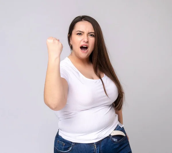 Shocked Plus Size Model with long hair posing in studio. — Stock Photo, Image