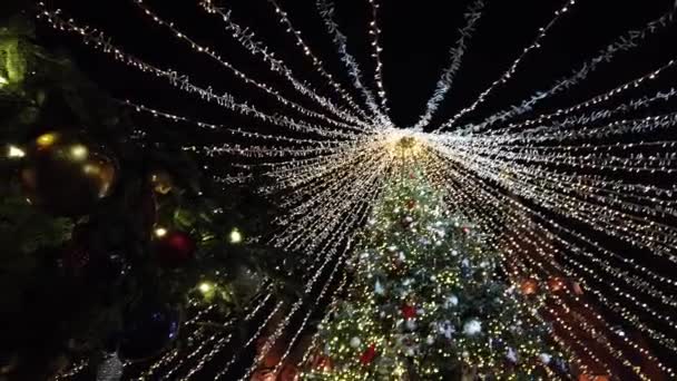 Versierde kerstboom flitsen Verlichting — Stockvideo