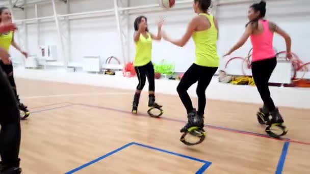 Ragazza che fa fitness in canguro salta Anti Gravity Fitness Boots — Video Stock
