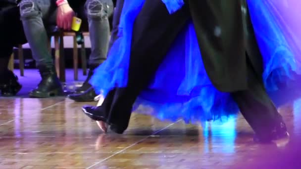 Dancers feet on a parquet floor — Stock Video