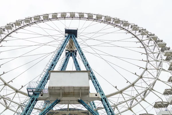 Riesenrad auf weißem Grund — Stockfoto