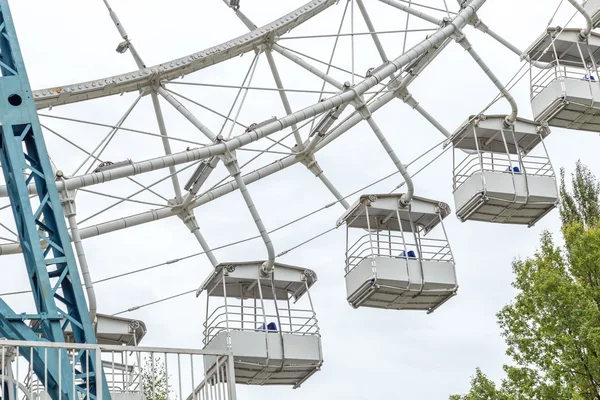 Riesenrad auf weißem Grund — Stockfoto