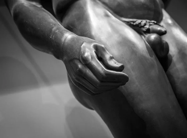 Πέτρινο άγαλμα λεπτομέρεια από ανθρώπινο χέρι — Φωτογραφία Αρχείου