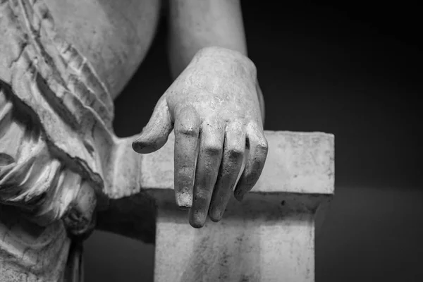 Kamenná socha detail lidské ruky — Stock fotografie