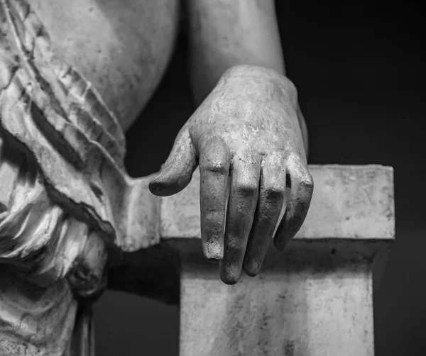 Detalhe estátua de pedra da mão humana — Fotografia de Stock