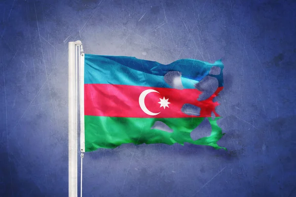 Fahne von Azerbaijan weht vor Grunge-Hintergrund — Stockfoto