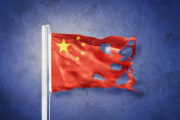 Torn flag of China flying against grunge background — Stock Photo, Image