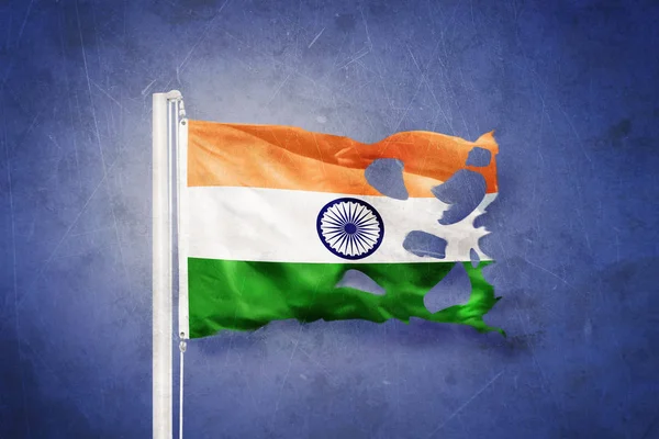 Torn flag of India flying against grunge background — Stock Photo, Image