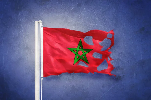 Torn flag of Morocco flying against grunge background — Stock Photo, Image