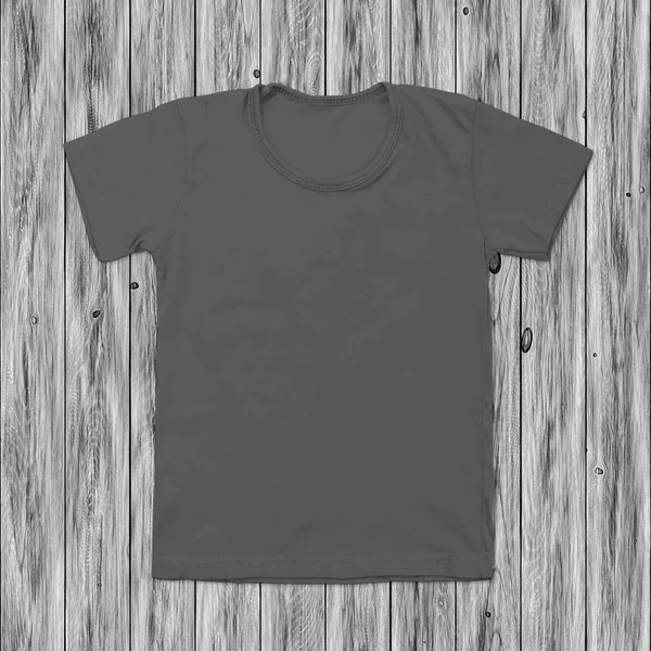 T-shirt blanc gris sur fond bois foncé — Photo