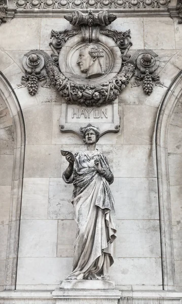 Architectural details of Opera National de Paris: Dance Facade sculpture by Carpeaux. — Stock Photo, Image