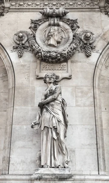 Detalhes arquitetônicos da Opera National de Paris: Fachada de dança escultura de Carpeaux . — Fotografia de Stock