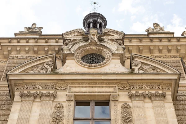 Architectural exteriors details of the Louvre museum — Stock Photo, Image