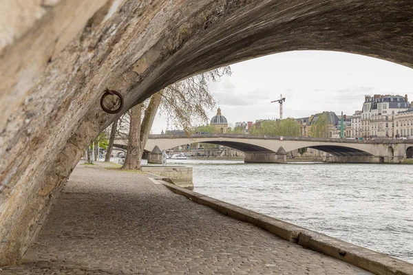 Uitzicht op de rivier de seine in Parijs — Stockfoto
