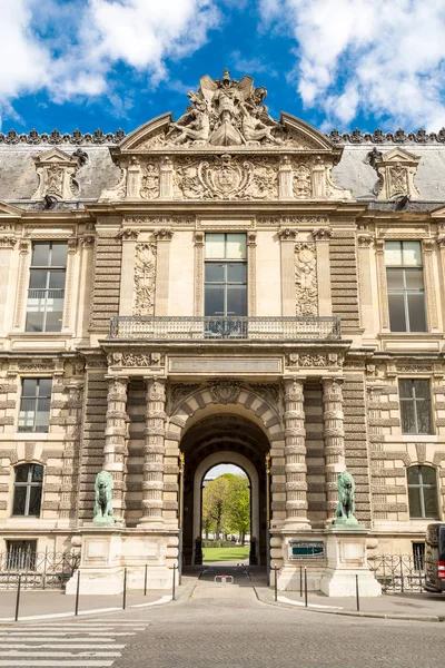 Architectural exteriors details of the Louvre museum — Stock Photo, Image