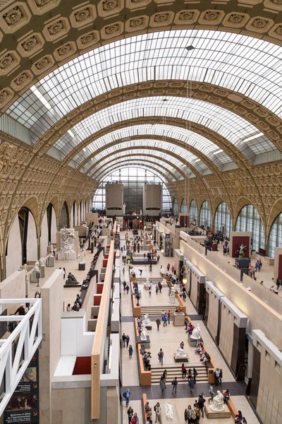 Paříž, Francie, 28 březen 2017: Interiér Musée dorsay. Je umístěna v bývalém Gare dorsay, Beaux-Arts železniční stanice postavena v letech 1898 a 1900 — Stock fotografie