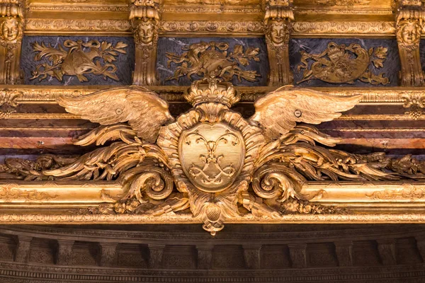 Detalhe padrão de teto de ouro do Palácio de Versalhes — Fotografia de Stock