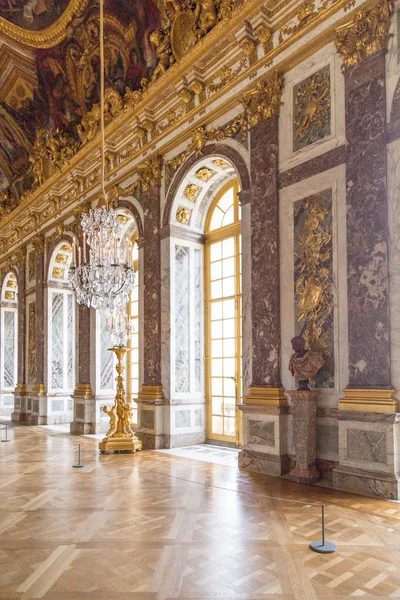 Paris, France, March 28 2017: Mirrors hall of Versailles Chateau. France — Stock Photo, Image