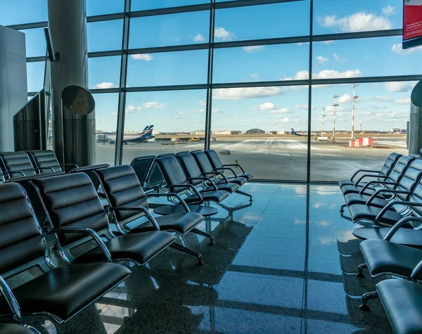 Asientos del área de espera del aeropuerto —  Fotos de Stock