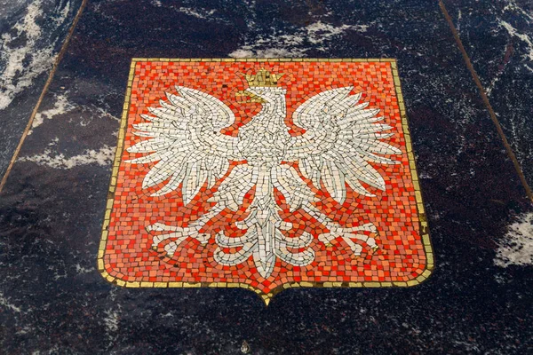 Escudo de Polonia, representado en la fuente hanseática — Foto de Stock