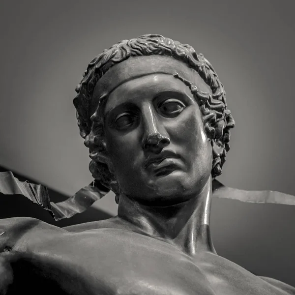 고대 조각품의 머리와 어깨 세부 묘사 — 스톡 사진