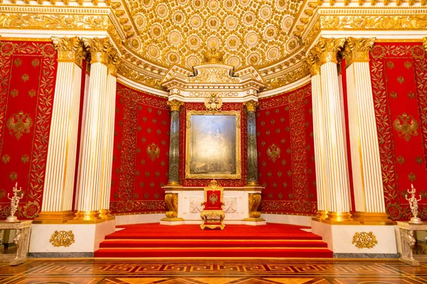 São Petersburgo, Rússia - 12 de maio de 2017: trono real, interior do Estado Hermitage, um museu de arte e cultura em São Petersburgo, Rússia . — Fotografia de Stock