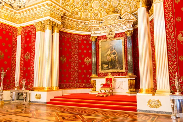 São Petersburgo, Rússia - 12 de maio de 2017: trono real, interior do Estado Hermitage, um museu de arte e cultura em São Petersburgo, Rússia . — Fotografia de Stock