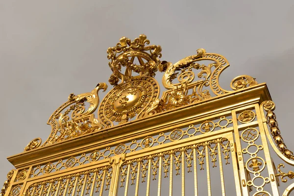 De gouden poort van het paleis van Versailles, Chateau de Versailles en/of gewoon Versailles, in Frankrijk — Stockfoto