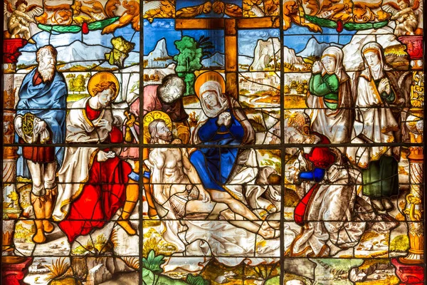 Beautiful stained glass window depicting the resurrection of Jesus, celebrated on Easter Sunday — Stock Photo, Image