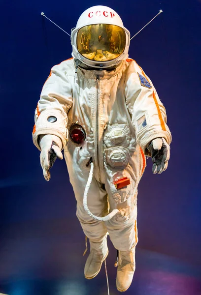 Petrohrad, Rusko - 13 května 2017: Ruský astronaut skafandru v muzeu Saint Petersburg — Stock fotografie