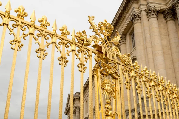 Altın kapı Versay Sarayı, ya da Chateau de Versailles ya da sade bir şekilde Versailles, Fransa — Stok fotoğraf