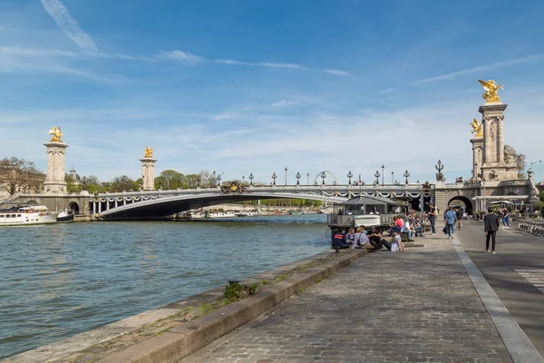 Parigi, 30 marzo 2017: Ponte Alexandre III, Parigi Francia — Foto Stock