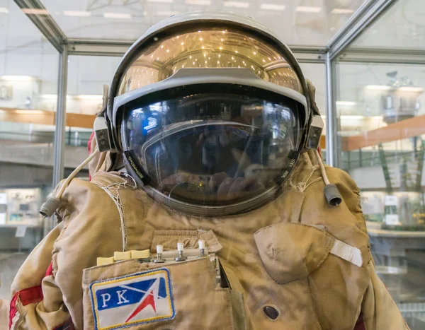 Kaluga, Rússia, 17 de setembro de 2017: astronauta russo no museu espacial Kaluga — Fotografia de Stock