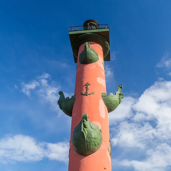 Rostral column on the Spit of Vasilyevsky Island in St. Petersburg — Stock Photo, Image