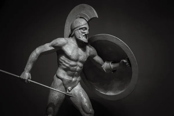Mannen i hjälm grekiska antikens skulptur av krigare — Stockfoto