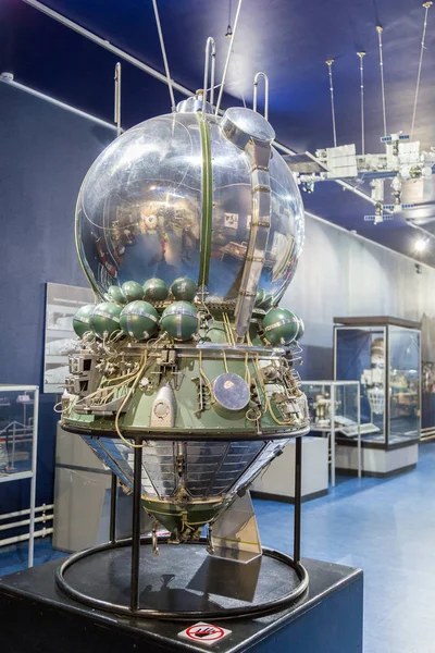 Санкт-Петербург, Россия - 13 мая 2017 года: Российский ракетный двигатель Санкт-Петербургский космический музей — стоковое фото