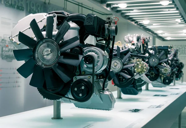 Múnich, Alemania - 10 de marzo de 2016: Motor de automóviles en el Museo BMW —  Fotos de Stock