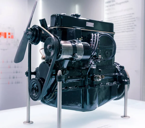 Munique, Alemanha - 10 de março de 2016: Motor de automóveis no Museu BMW — Fotografia de Stock