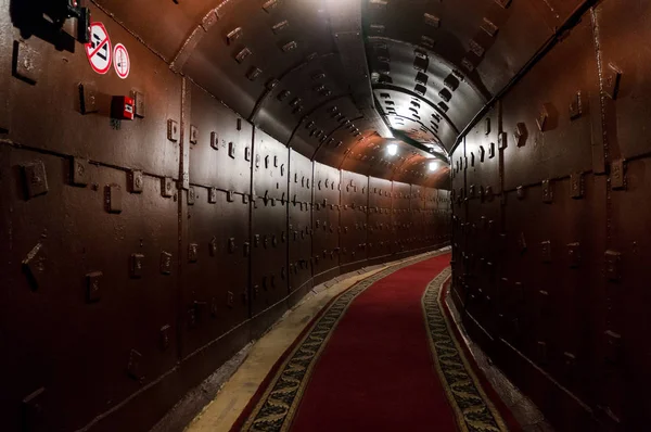 Tunnel at Bunker-42, anti-nuclear underground facility built in 1956 as command post of strategic nuclear forces of Soviet Union at a depth of 65 meter under Taganka Square — Stock Photo, Image